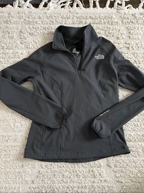The North Face Women's Black Half-Zip Softshell Pullover